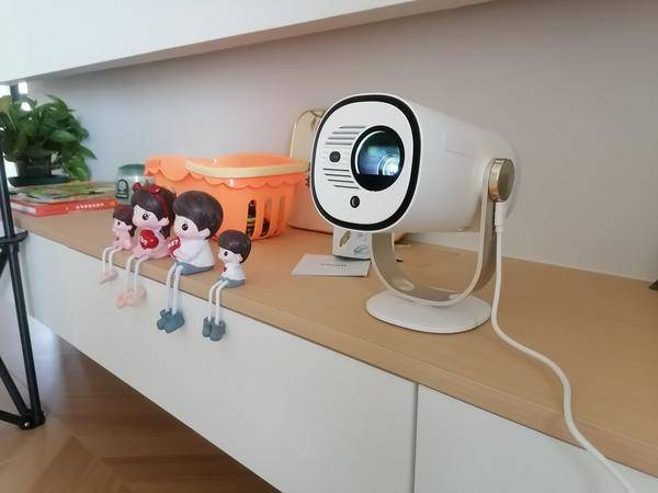 购指南：千元价位也能享受超大屏观影！J9数字平台2024年卧室投影仪选(图2)